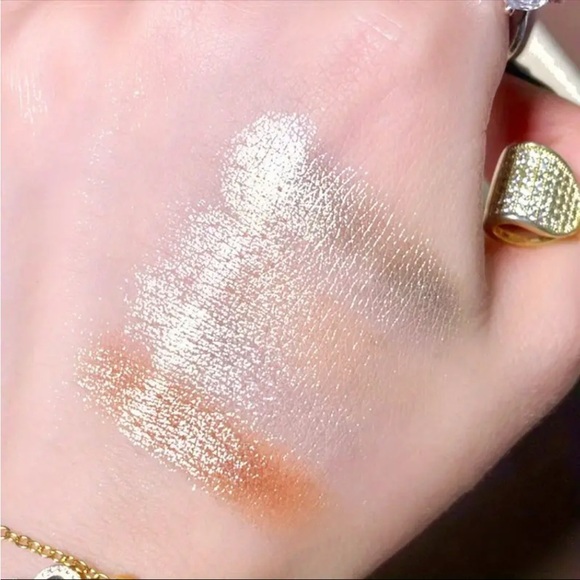 Radiant Angel Embossed Makeup Palette - Picture 11 of 14